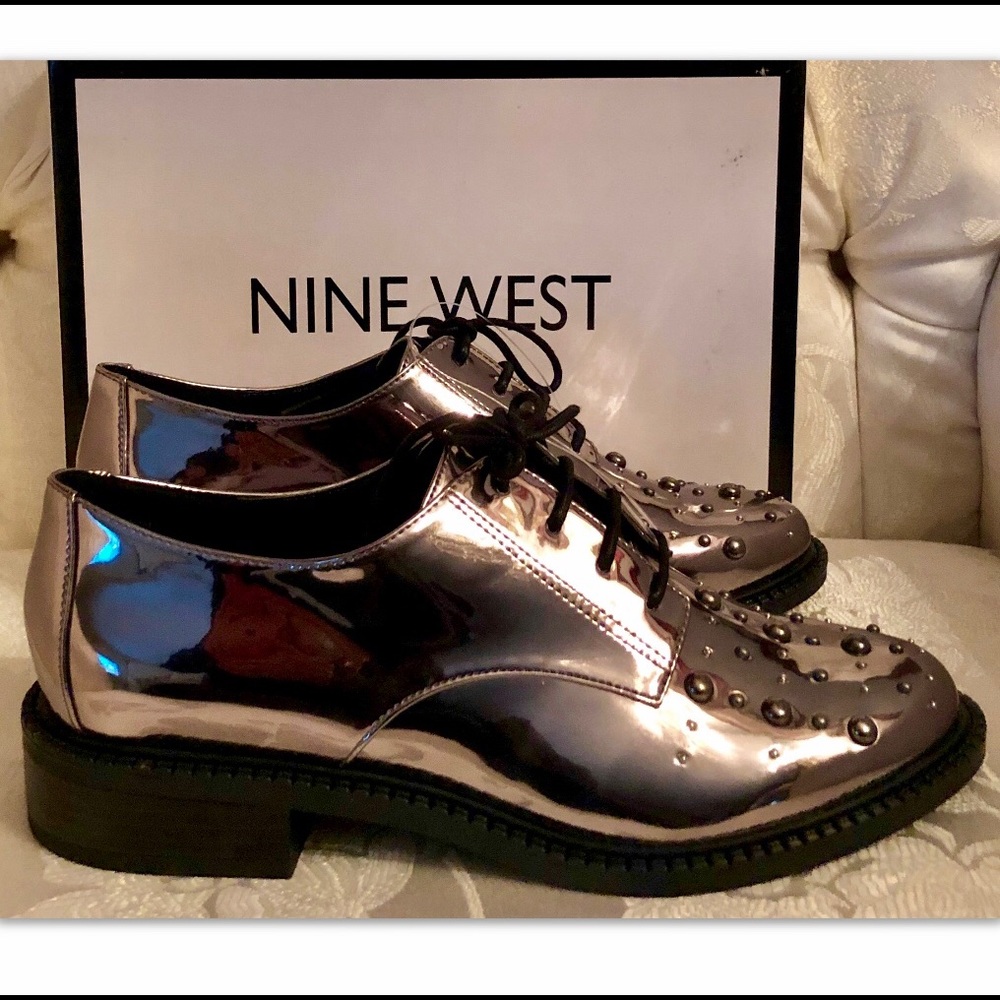NINE WEST•METALLIC PEWTER SKY STUDDED OXFORDS - Picture 2 of 5